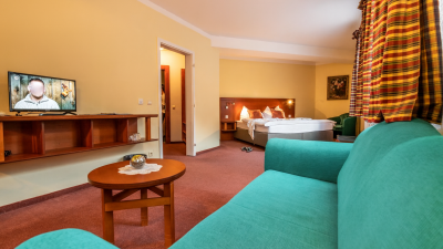 Deluxe King Size Bed+ s výnimočným priestorom, s papučkami, županom a kávovým servisom - Hotel GOLFER